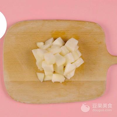 冰糖雪梨银耳汤的做法，冰糖银耳羹的家常做法（电饭煲养颜银耳梨汤）