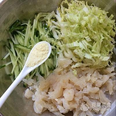 白菜拌海蜇皮的做法，凉拌海蜇皮白菜的做法（黄瓜白菜拌海蜇皮）