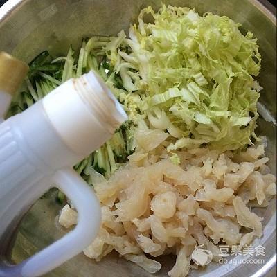 白菜拌海蜇皮的做法，凉拌海蜇皮白菜的做法（黄瓜白菜拌海蜇皮）