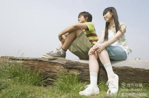 单亲家庭孩子心理缺陷表现，单亲家庭女孩子心理缺陷（单亲家庭孩子的7大心理问题）