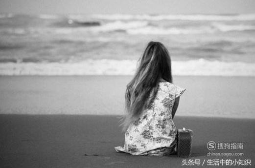 单亲家庭孩子心理缺陷表现，单亲家庭女孩子心理缺陷（单亲家庭孩子的7大心理问题）