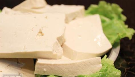 灰豆腐要怎么做，灰豆腐要怎么做才能好吃（当地人一日不吃心就慌的美食）