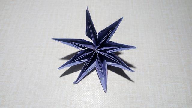 八瓣花的折剪方法，手工八瓣花的剪法视频（八瓣花折纸教程）