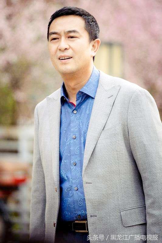 张嘉译简历及身高，张嘉译“驼”背背后的辛酸往事