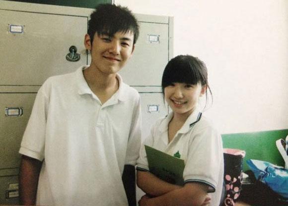 待我长发及腰下一句，长发已及腰,下句你接（“待我长发及腰”下一句是什么）