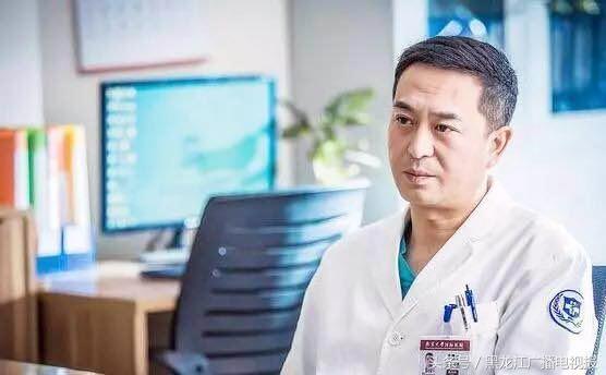 张嘉译简历及身高，张嘉译“驼”背背后的辛酸往事