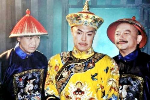 铁齿铜牙纪晓岚演员表，铁齿铜牙纪晓岚1（荧幕上有两版纪晓岚）