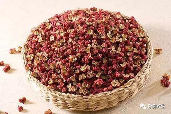 麻椒的功效与作用，麻椒油的功效与作用（花椒、麻椒、胡椒这三种日常调味料的区别在哪里）