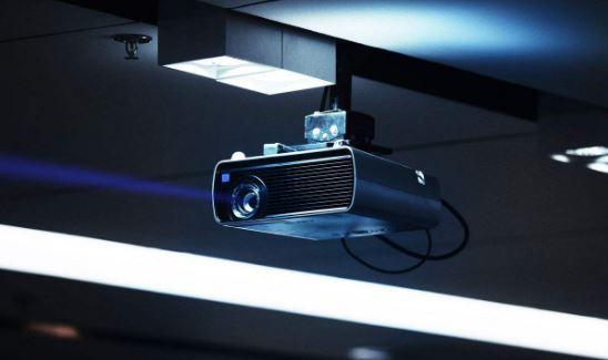 投影仪灯泡寿命多少小时，投影仪灯泡寿命是多久（影响投影机灯泡使用寿命的大忌）