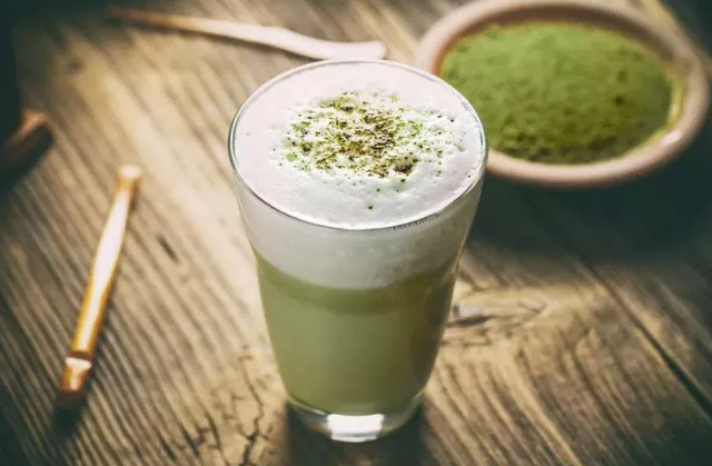 抹茶拿铁是咖啡吗，星巴克的抹茶拿铁是咖啡吗（抹茶拿铁到底是不是咖啡）
