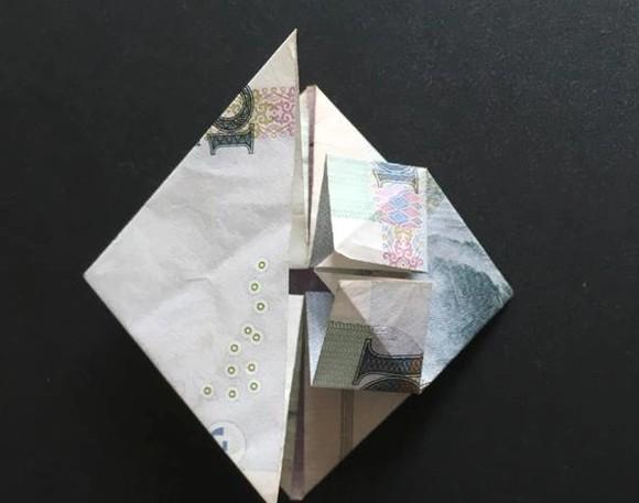 正方形纸折爱心,怎样用正方形的纸折立体的爱心(用身边的纸钱也能折出好看的心形) 正方形纸折爱心,怎样用正方形的纸折立体的爱心(用身边的纸钱也能折出好看的心形)