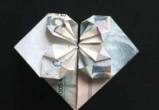 正方形纸折爱心,怎样用正方形的纸折立体的爱心(用身边的纸钱也能折出好看的心形) 正方形纸折爱心,怎样用正方形的纸折立体的爱心(用身边的纸钱也能折出好看的心形)