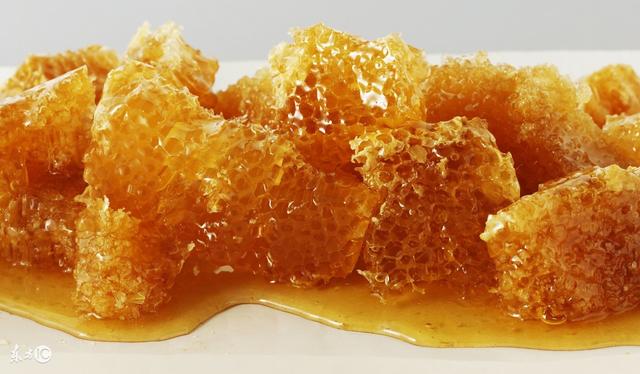原蜜与蜂蜜有什么区别，超市蜂蜜与纯天然蜂蜜的区别你知道吗