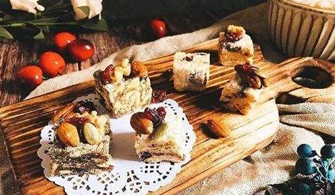 雪花酥用酥性饼干还是韧性饼干，雪花酥的饼干是酥性的吗（雪花酥用什么饼干好）