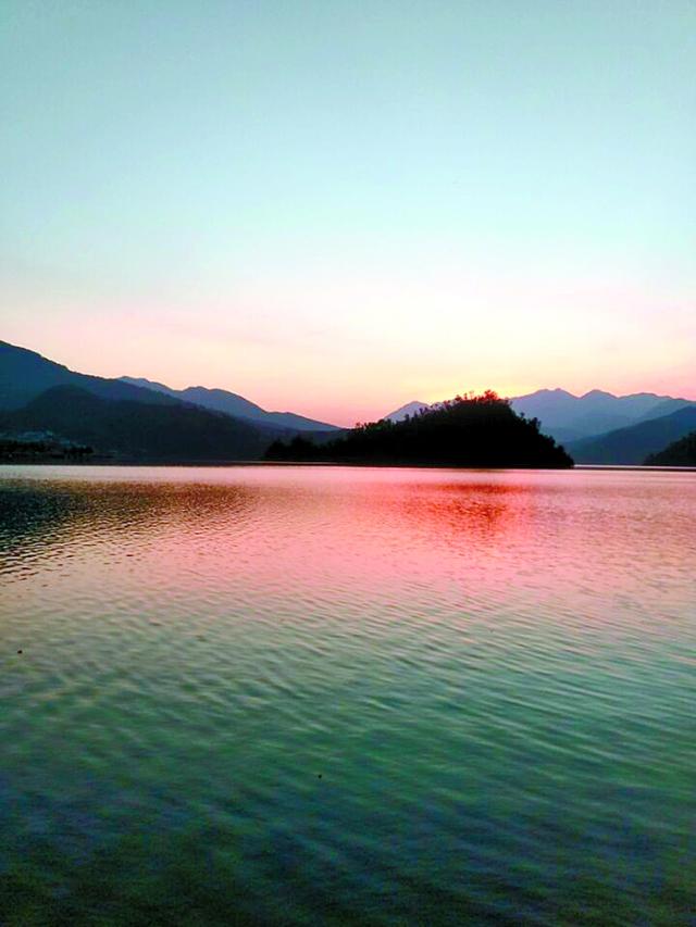 夕阳西下彩霞满天，描写彩霞满天的诗句（冬日二滩 彩霞满天）