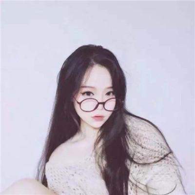 眼镜女头像微信，眼镜女头像（复古圆框眼镜让你气质十足）