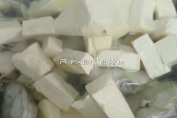 鳕鱼豆腐汤怎么做好吃，鳕鱼豆腐汤怎么做好吃又简单（清炖鳕鱼豆腐汤）