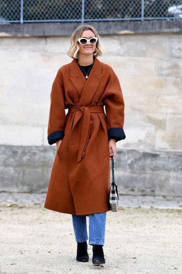 酱色应该搭配什么颜色好看，焦糖色衣服和什么颜色一起穿好看