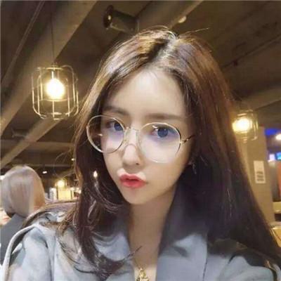 眼镜女头像微信，眼镜女头像（复古圆框眼镜让你气质十足）
