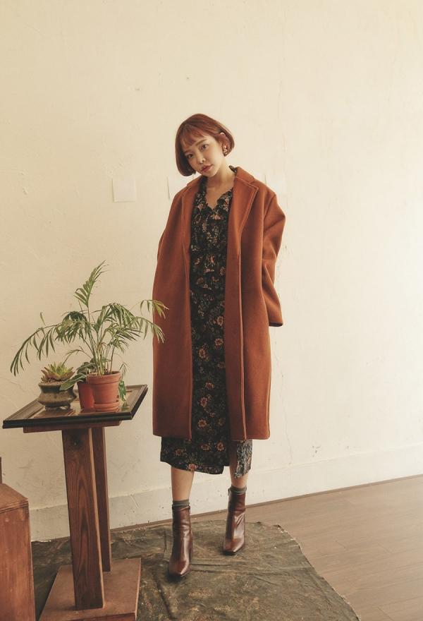 酱色应该搭配什么颜色好看，焦糖色衣服和什么颜色一起穿好看