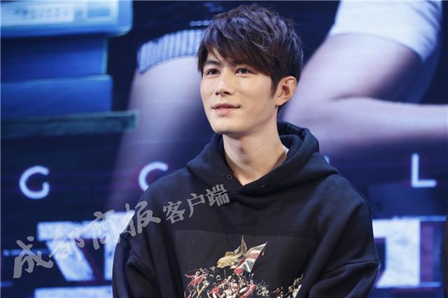 巨额来电演员表，巨额来电百科（《巨额来电》将于8日登陆全国银幕）