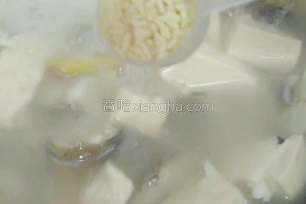 鳕鱼豆腐汤怎么做好吃，鳕鱼豆腐汤怎么做好吃又简单（清炖鳕鱼豆腐汤）