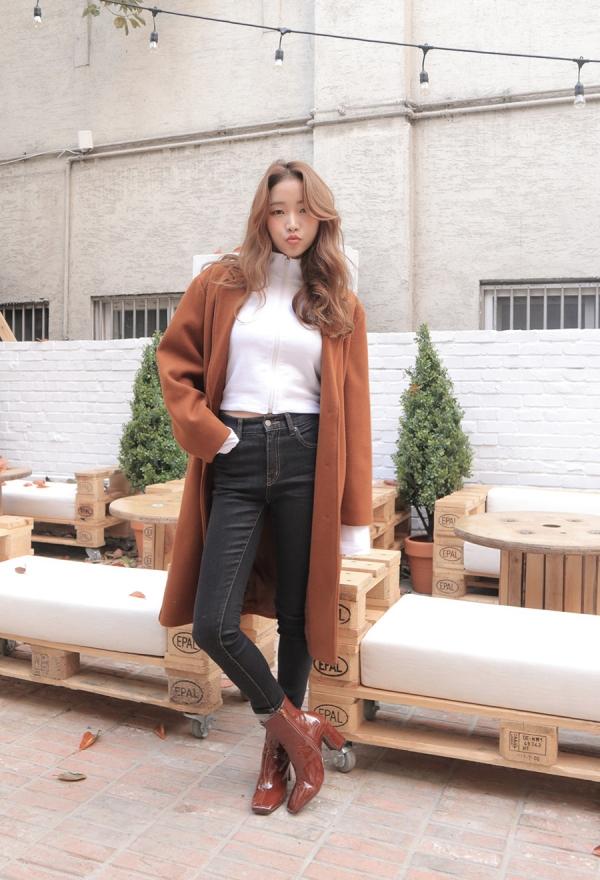 酱色应该搭配什么颜色好看，焦糖色衣服和什么颜色一起穿好看