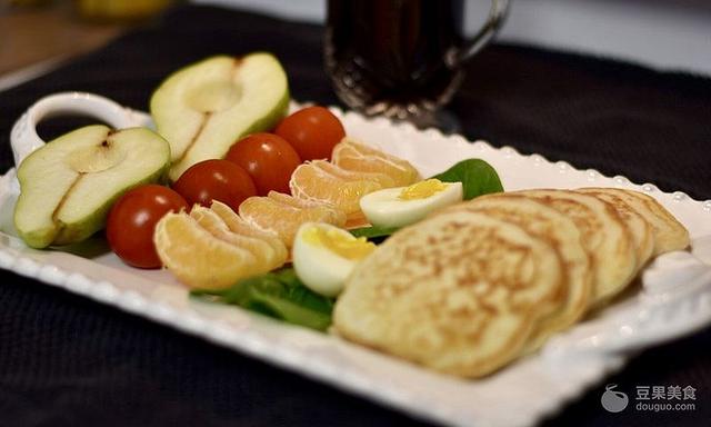 松饼的简单做法，松饼的做法大全（经典早餐：松饼的做法）