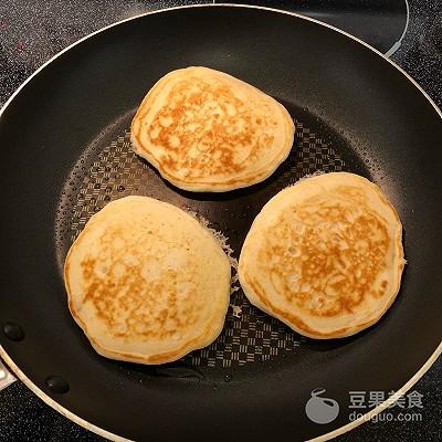 松饼的简单做法，松饼的做法大全（经典早餐：松饼的做法）