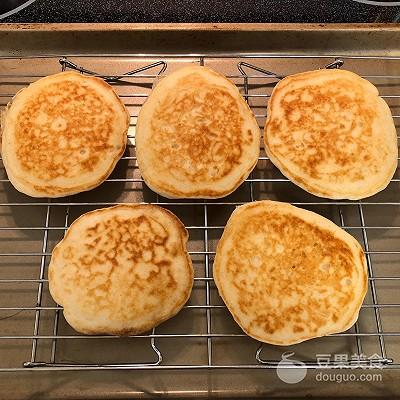 松饼的简单做法，松饼的做法大全（经典早餐：松饼的做法）