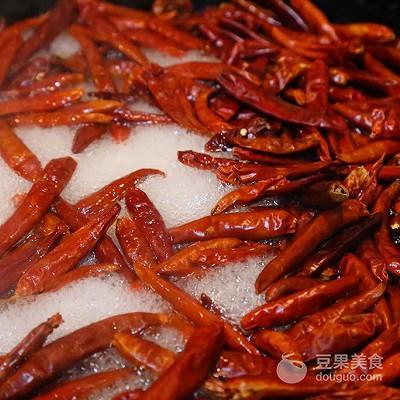 火锅底料怎么做，火锅底料怎么做麻辣烫（自制川香清油火锅底料#金龙鱼外婆乡小榨菜籽油）