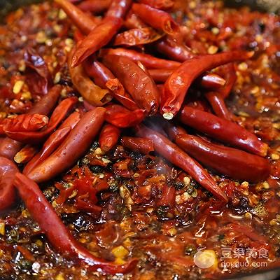 火锅底料怎么做，火锅底料怎么做麻辣烫（自制川香清油火锅底料#金龙鱼外婆乡小榨菜籽油）