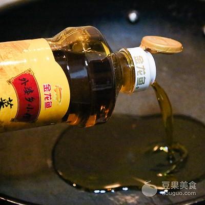 火锅底料怎么做，火锅底料怎么做麻辣烫（自制川香清油火锅底料#金龙鱼外婆乡小榨菜籽油）