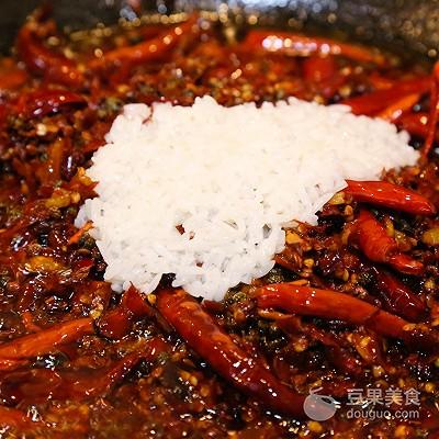 火锅底料怎么做，火锅底料怎么做麻辣烫（自制川香清油火锅底料#金龙鱼外婆乡小榨菜籽油）