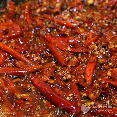 火锅底料怎么做，火锅底料怎么做麻辣烫（自制川香清油火锅底料#金龙鱼外婆乡小榨菜籽油）