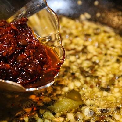 火锅底料怎么做，火锅底料怎么做麻辣烫（自制川香清油火锅底料#金龙鱼外婆乡小榨菜籽油）