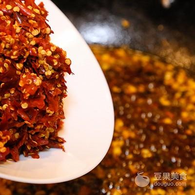 火锅底料怎么做，火锅底料怎么做麻辣烫（自制川香清油火锅底料#金龙鱼外婆乡小榨菜籽油）