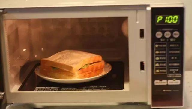 微波炉可以烤红薯，用微波炉如何能烤出美味的红薯（热乎乎的烤地瓜）