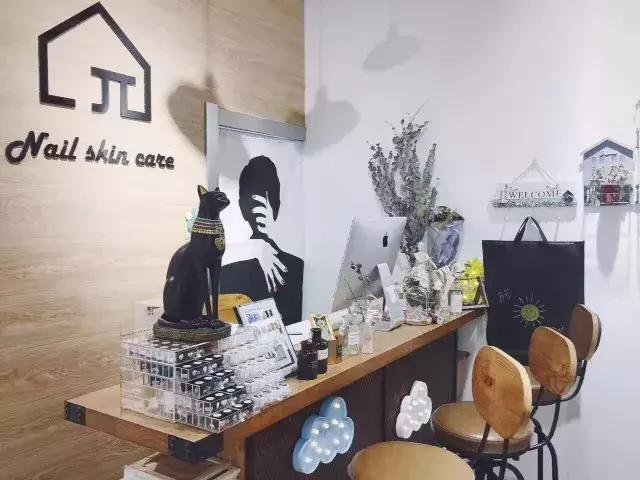 韩国火爆美甲店名，2020比较韩范的美甲店名字大全（最美女孩探最美的店第1期）