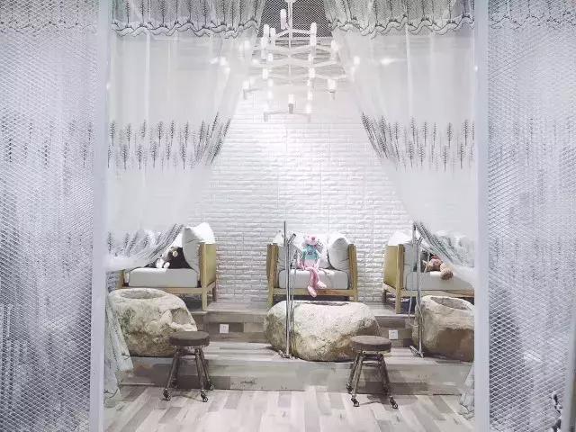 韩国火爆美甲店名，2020比较韩范的美甲店名字大全（最美女孩探最美的店第1期）