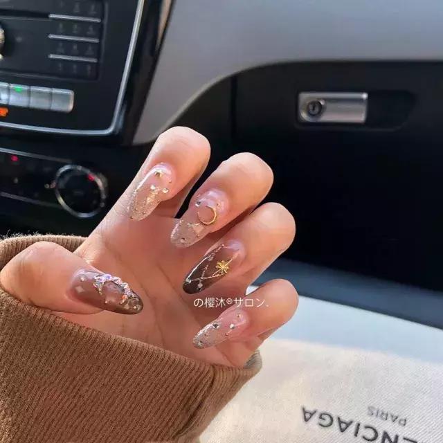 韩国火爆美甲店名，2020比较韩范的美甲店名字大全（最美女孩探最美的店第1期）