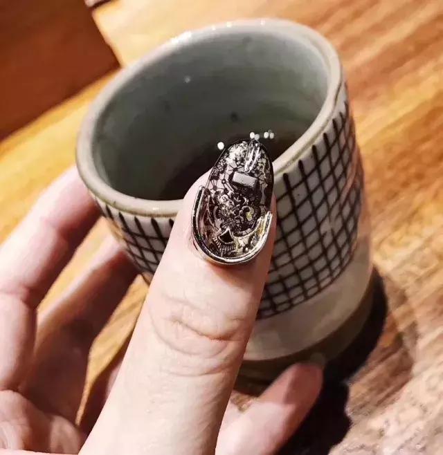 韩国火爆美甲店名，2020比较韩范的美甲店名字大全（最美女孩探最美的店第1期）