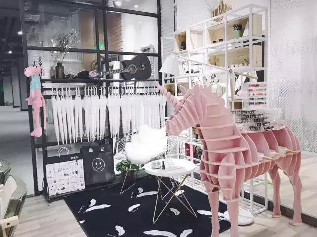 韩国火爆美甲店名，2020比较韩范的美甲店名字大全（最美女孩探最美的店第1期）