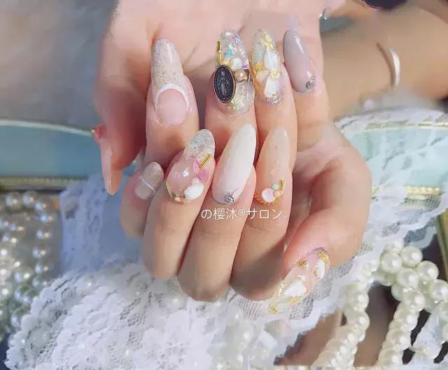 韩国火爆美甲店名，2020比较韩范的美甲店名字大全（最美女孩探最美的店第1期）