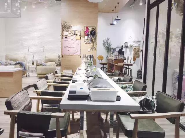 韩国火爆美甲店名，2020比较韩范的美甲店名字大全（最美女孩探最美的店第1期）