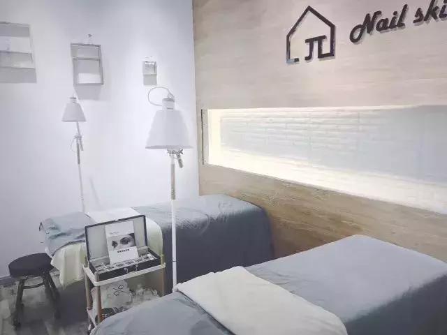 韩国火爆美甲店名，2020比较韩范的美甲店名字大全（最美女孩探最美的店第1期）