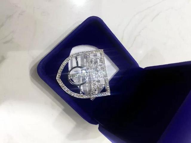 韩国火爆美甲店名，2020比较韩范的美甲店名字大全（最美女孩探最美的店第1期）