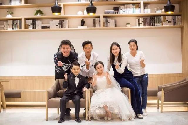 樱桃红之袖珍妈妈演员表，电视剧袖珍妈妈演员表介绍（原来是《中国达人秀》走出来的袖珍女孩）