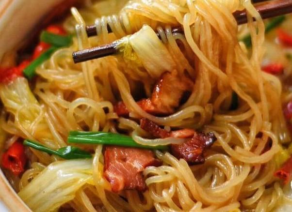 驴肉和什么一起炖最好，驴肉可以搭配什么炖一起炖（冬季滋补美食：白菜粉丝炖驴肉）
