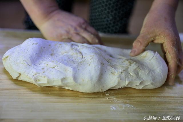 玉米面黄豆面小米面窝头做法，黄米面玉米面做窝窝头（黑豆黄豆玉米面小米面窝头白菜木耳猪肉大包子）